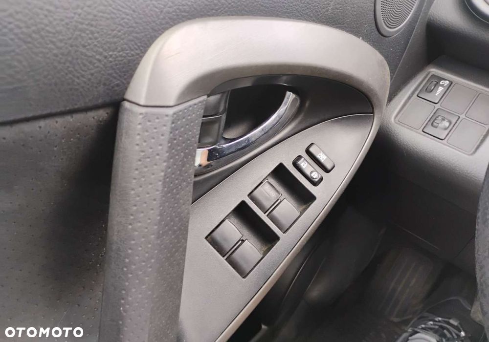 Toyota RAV4 - 12