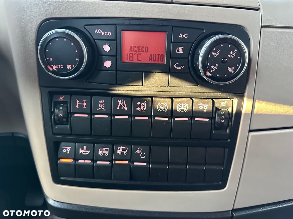 MAN / TGS / 26.420 / 6X2 / CHŁODNIA 7,7 m / Carrier / - 35