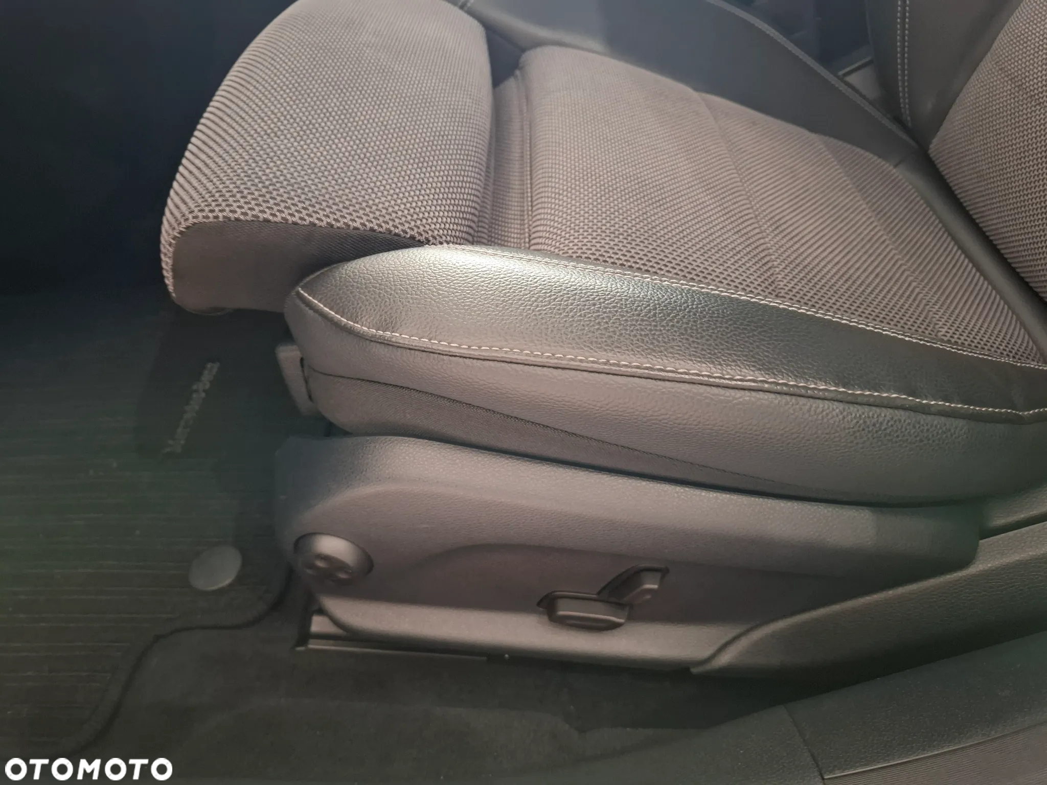 Mercedes-Benz Klasa E 250 9G-TRONIC - 10