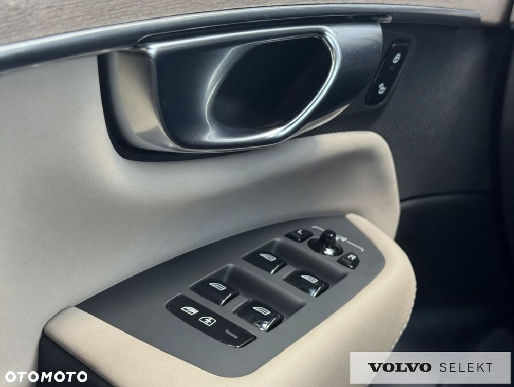 Volvo XC 90 - 40