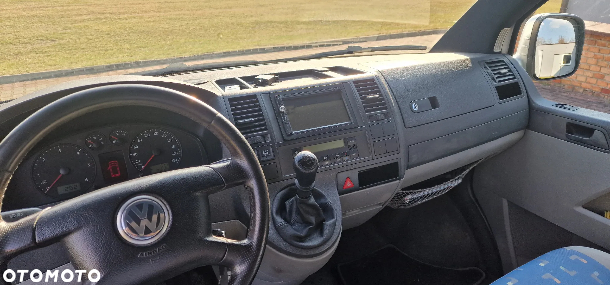 Volkswagen Caravelle - 5