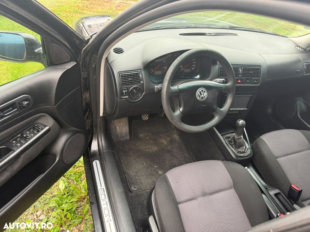 Volkswagen Golf - 6