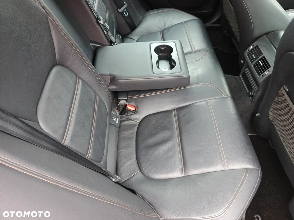 Jaguar XE 2.0 D Portfolio - 15