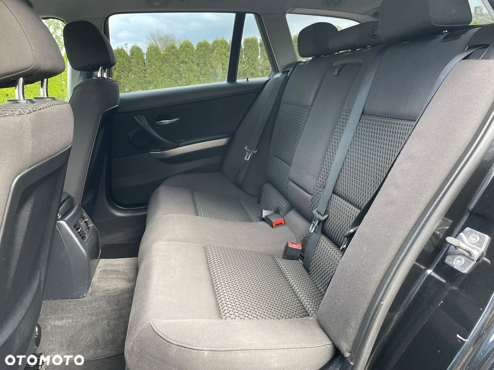 BMW Seria 3 - 35