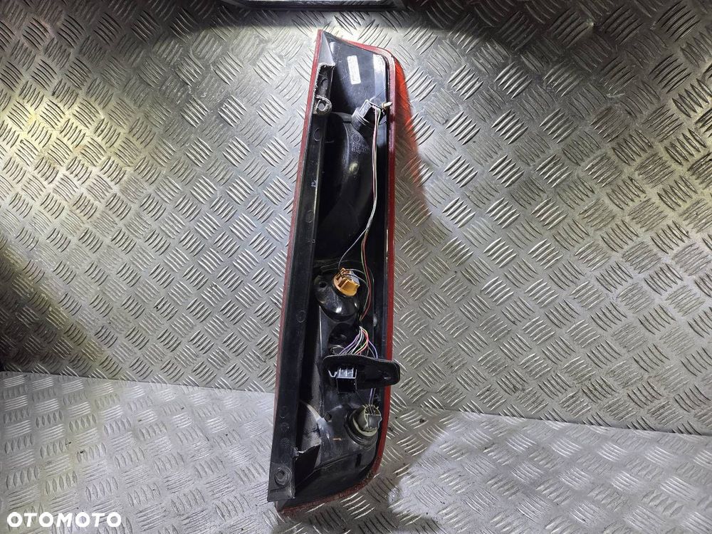 LAMPA LEWA TYLNA FORD FIESTA MK6 - 2