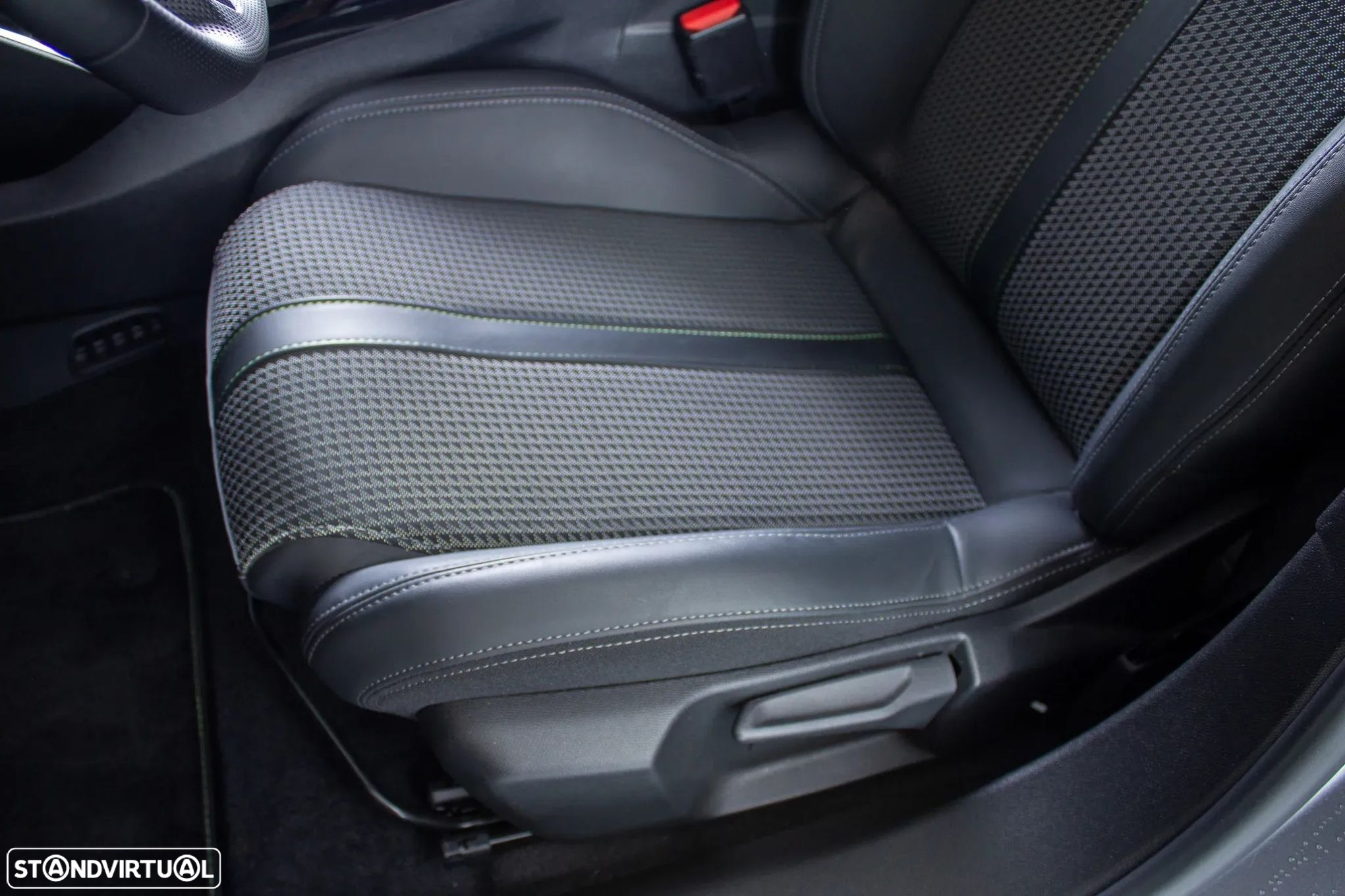 Peugeot e-2008 GT Pack - 7