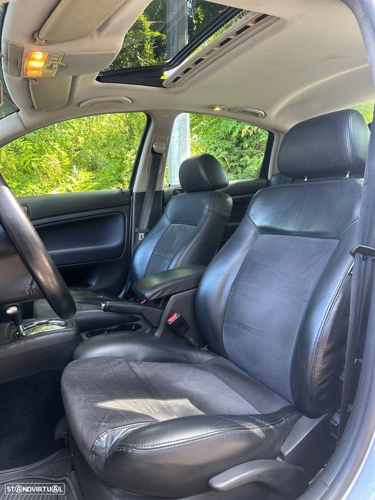 VW Passat 1.9 TDi Highline Tip - 24