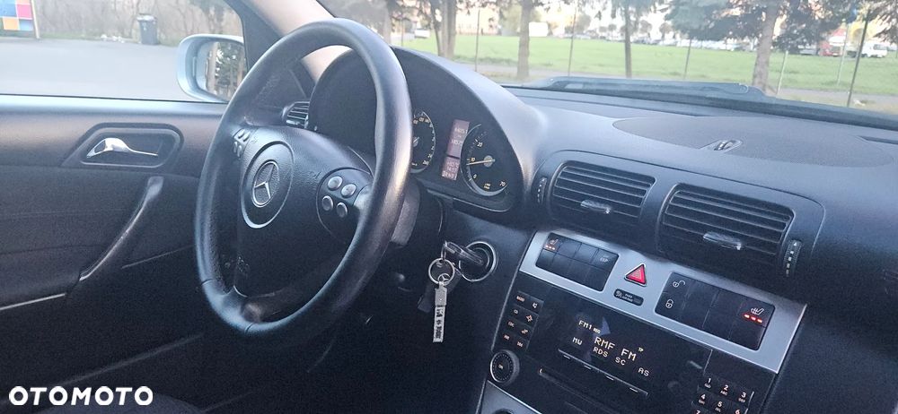 Mercedes-Benz Klasa C 180 Kompressor Automatik Avantgarde Sport Edition - 24