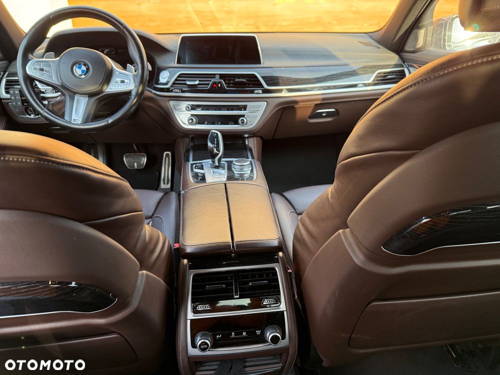 BMW Seria 7 750i xDrive - 16