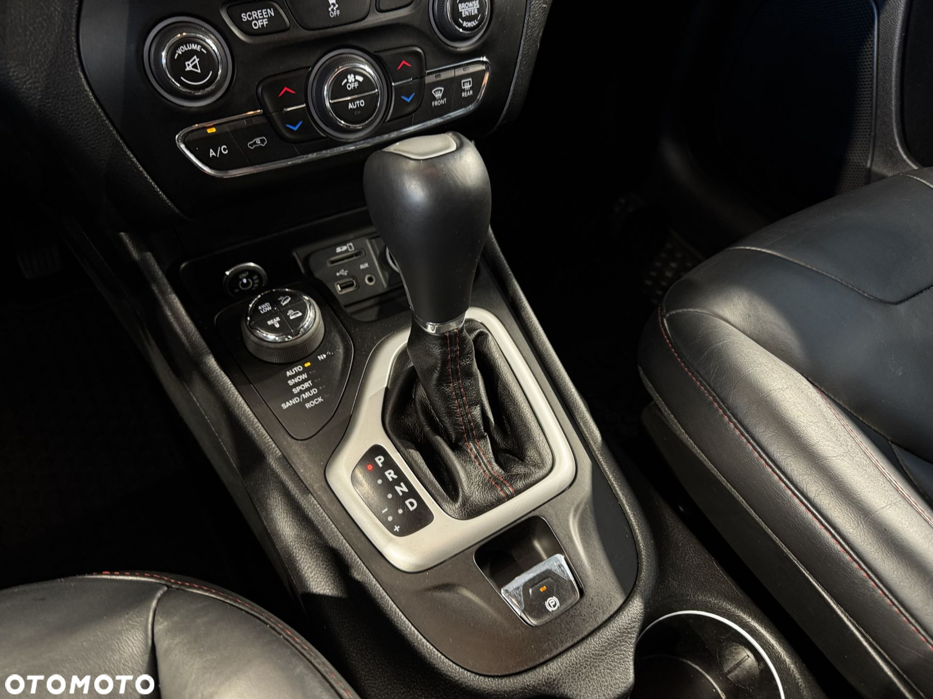 Jeep Cherokee - 29