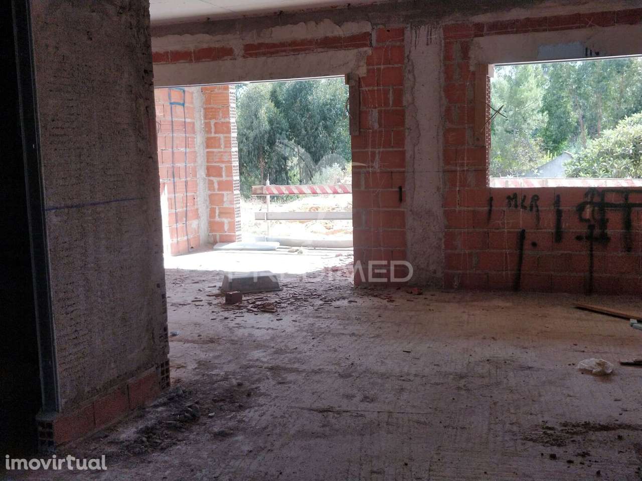 T2 DUPLEX COM PARQUEAMENTO E CHURRASQUEIRA. - Grande imagem: 4/13