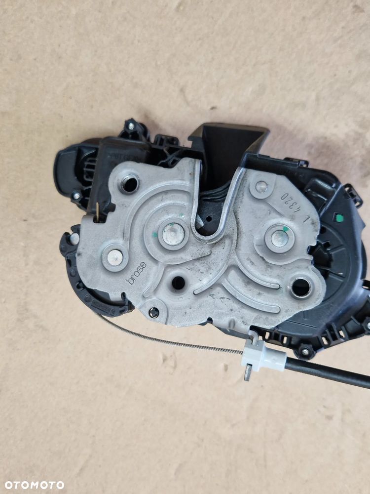 ZAMEK DRZWI LEWY VW T6.1 7LA843603G 7LA843745 - 7