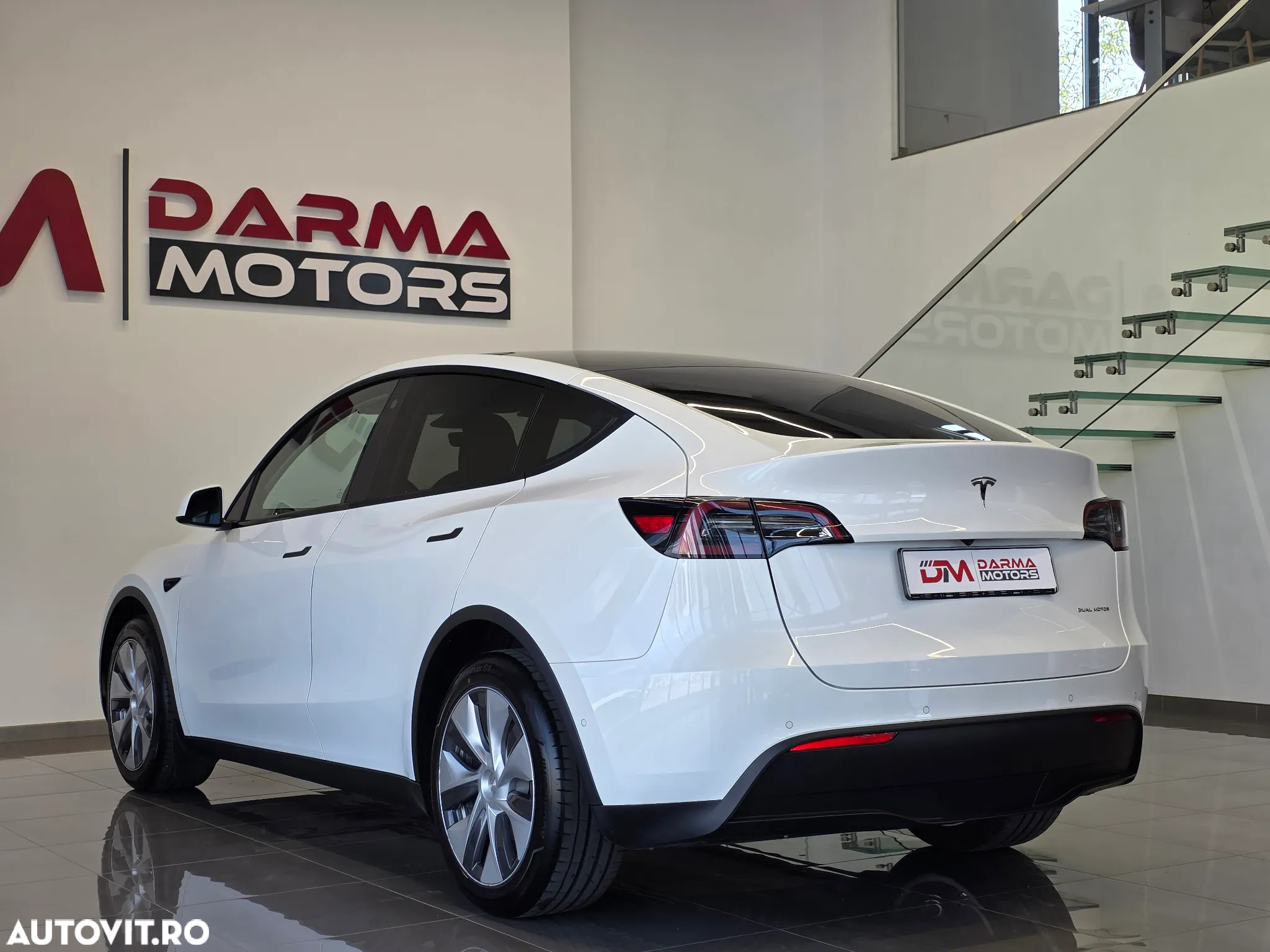 Tesla Model Y Long Range Dual Motor AWD - 4