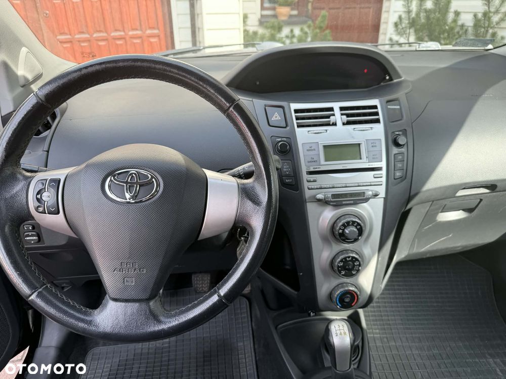 Toyota Yaris - 13