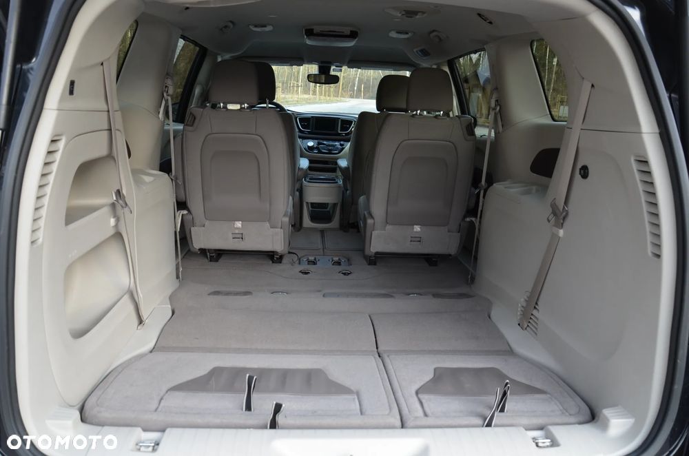 Chrysler Pacifica - 21