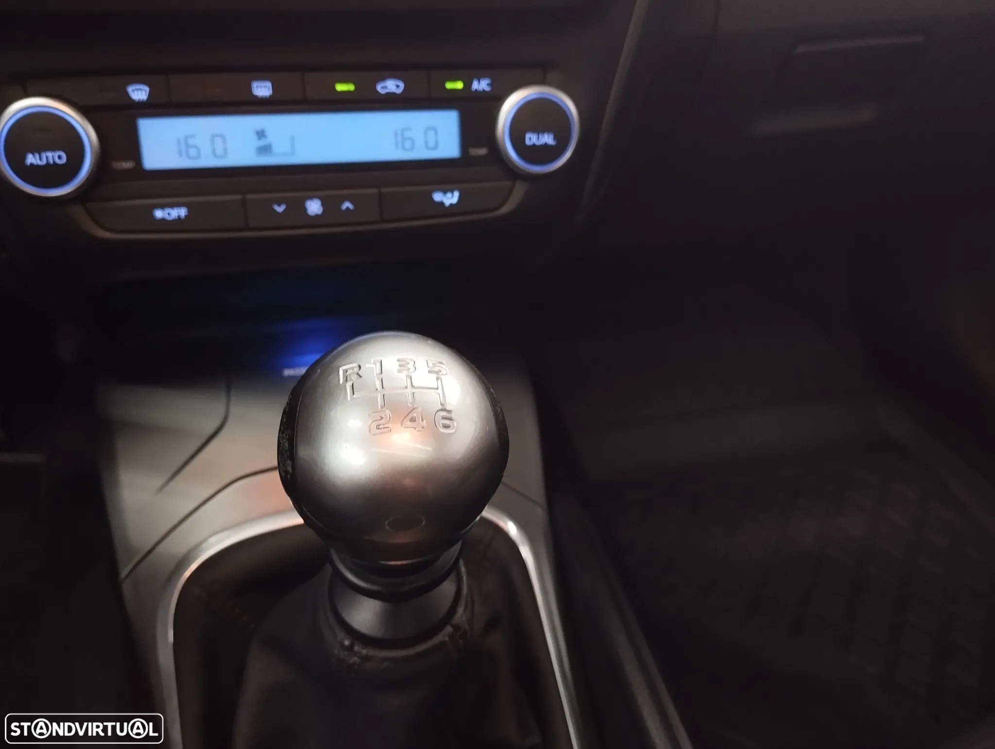Toyota Avensis Touring Sports 1.6 D-4D - 34