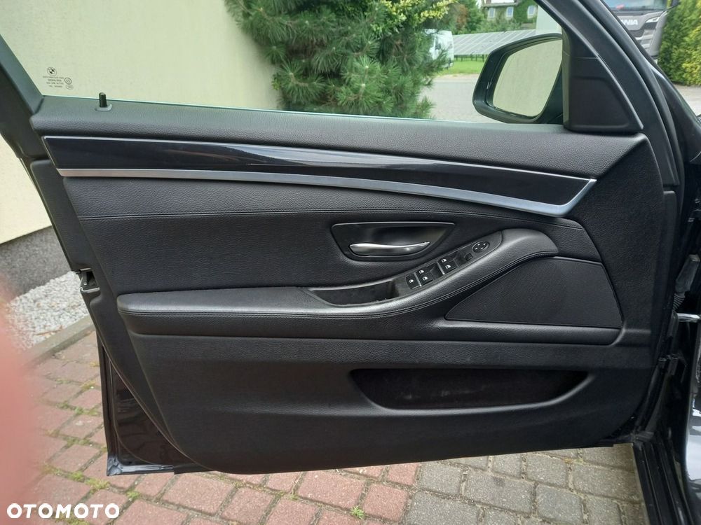 BMW Seria 5 520d Special Edition - 26
