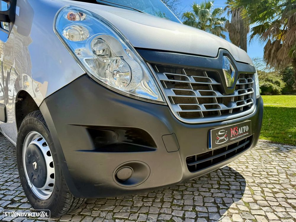 Renault Master 2.3DCI L2H2 135cv 3 Lugares - 26