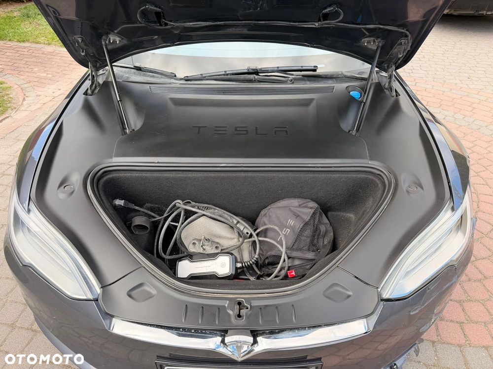 Tesla Model S - 26