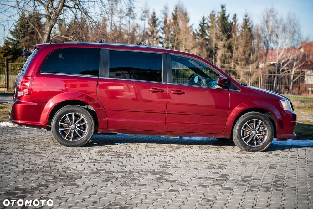 Dodge Caravan - 4