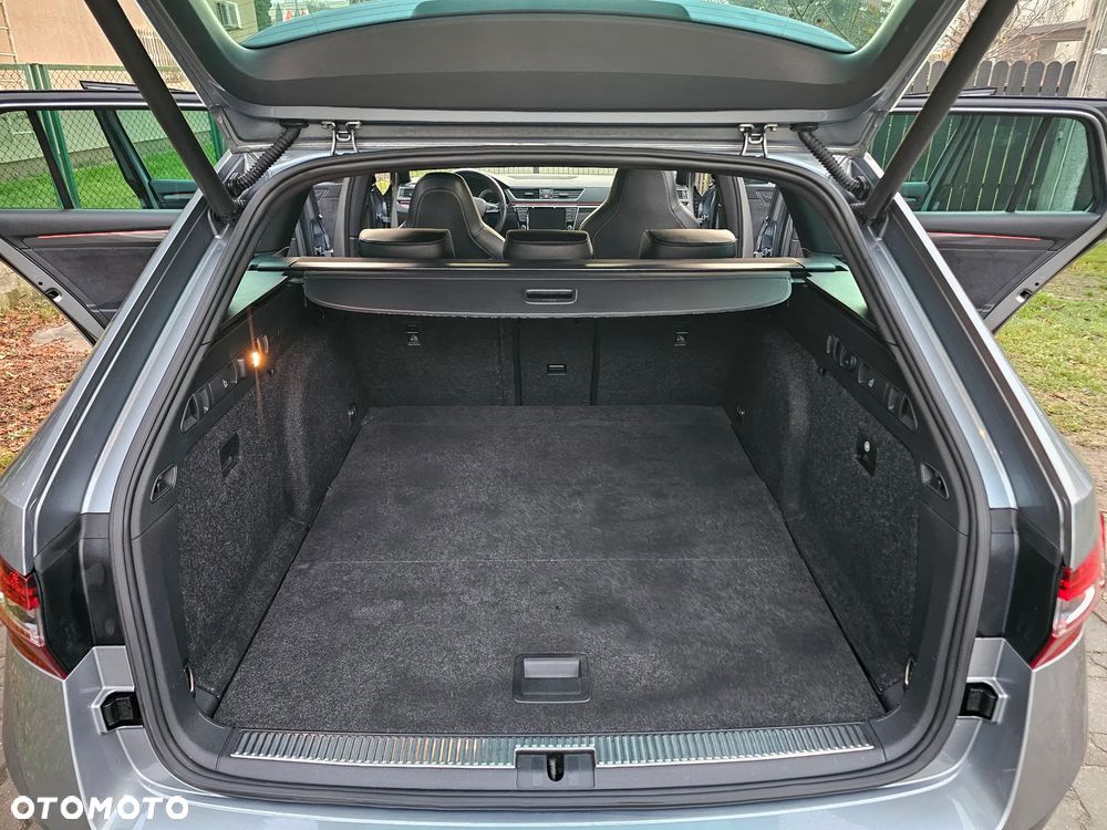 Skoda Superb 2.0 TDI DSG SportLine - 32