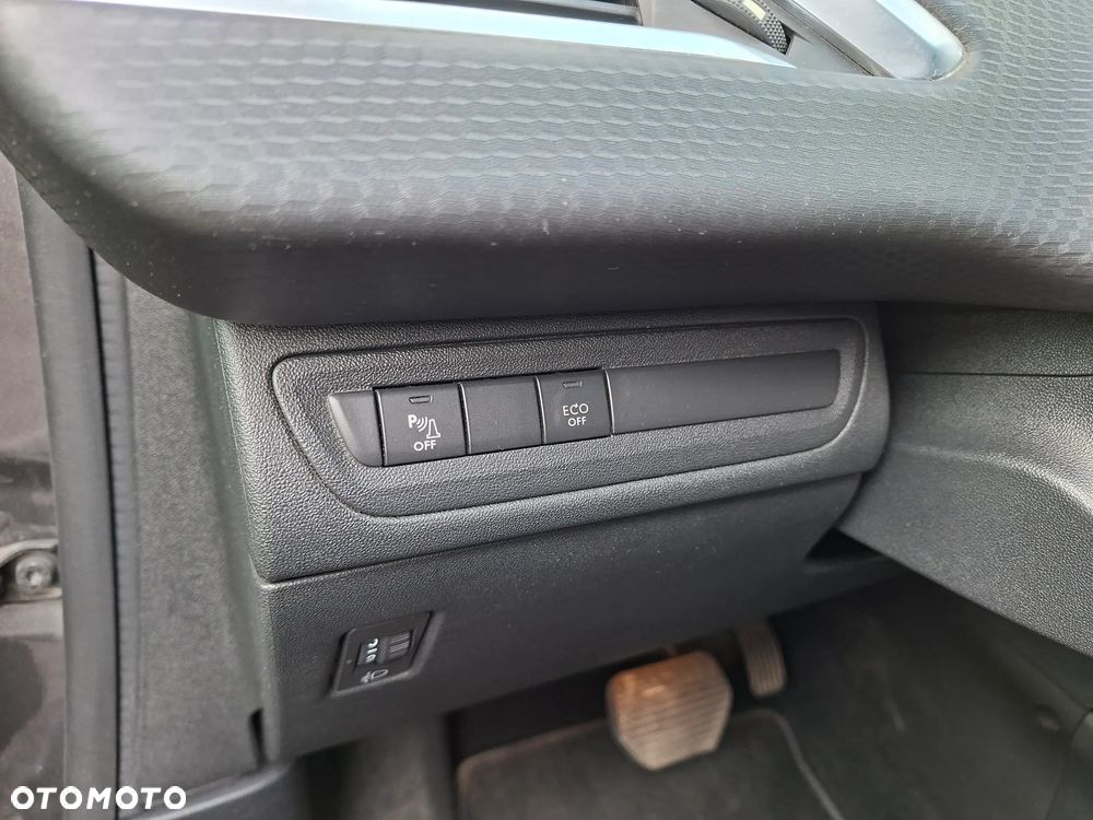 Peugeot 2008 PureTech 110 GPF Stop&Start EAT6 Allure - 22
