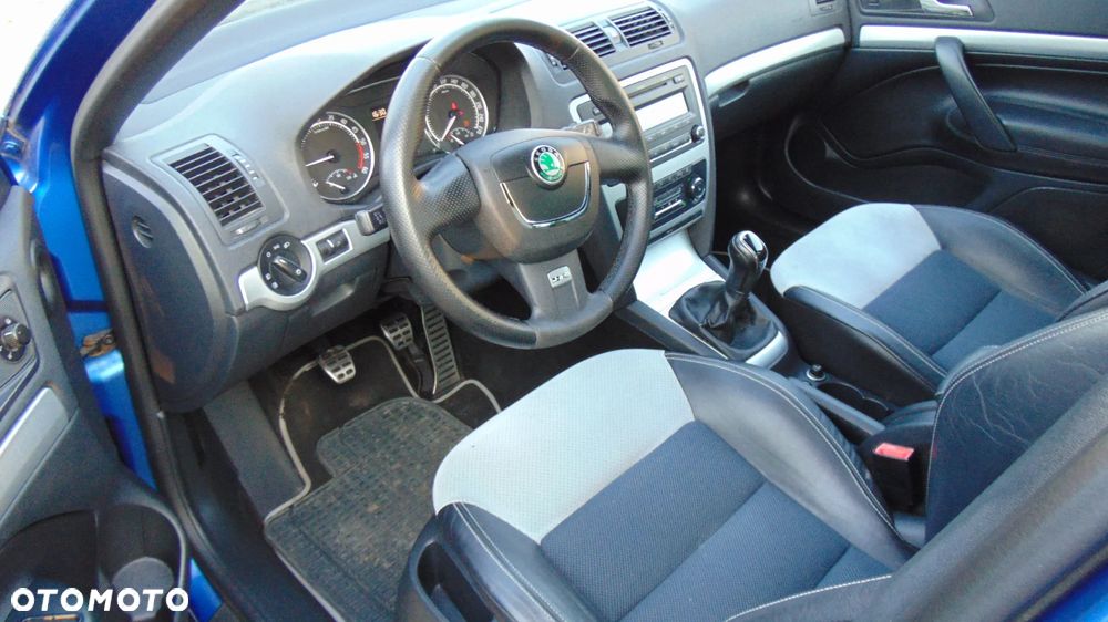 Skoda Octavia 2.0 TDI CR DPF RS - 9