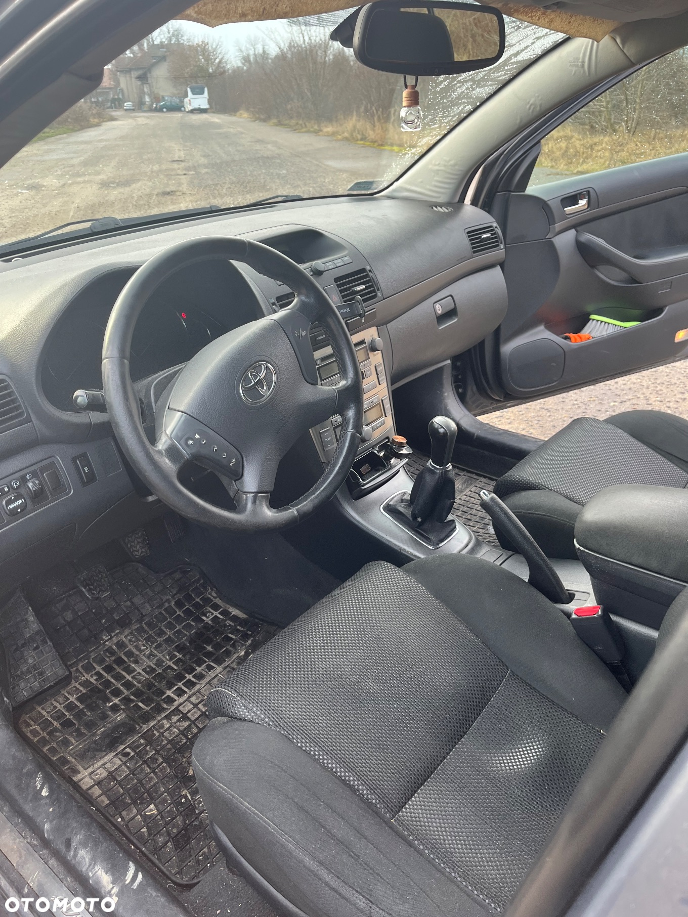 Toyota Avensis - 11
