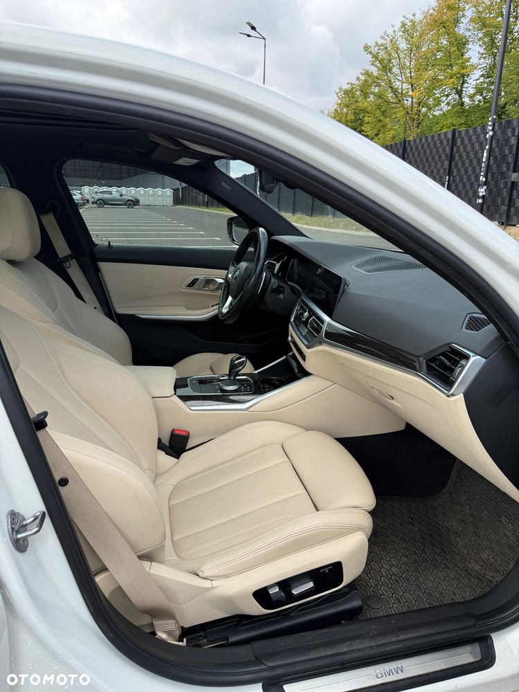 BMW Seria 3 330i xDrive Sport Line - 9
