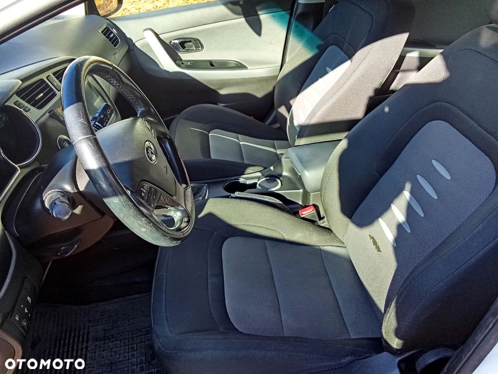 Kia Ceed - 9