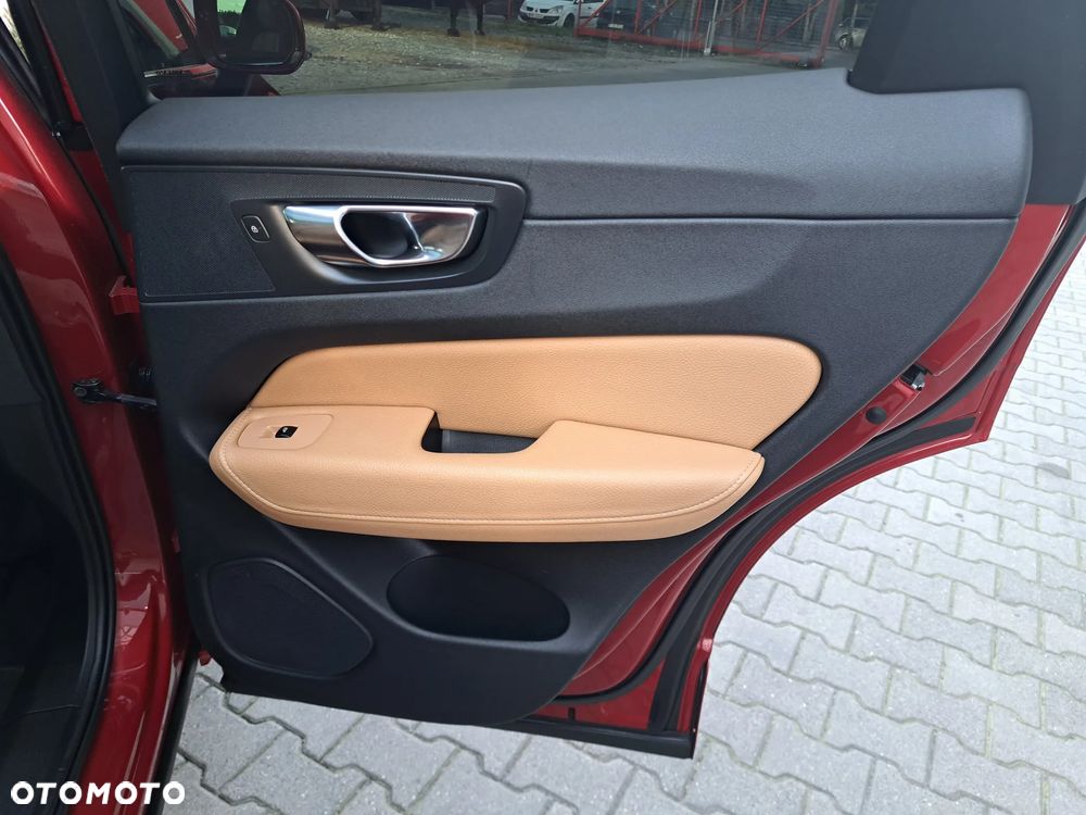 Volvo XC 60 T5 AWD Geartronic Momentum - 26
