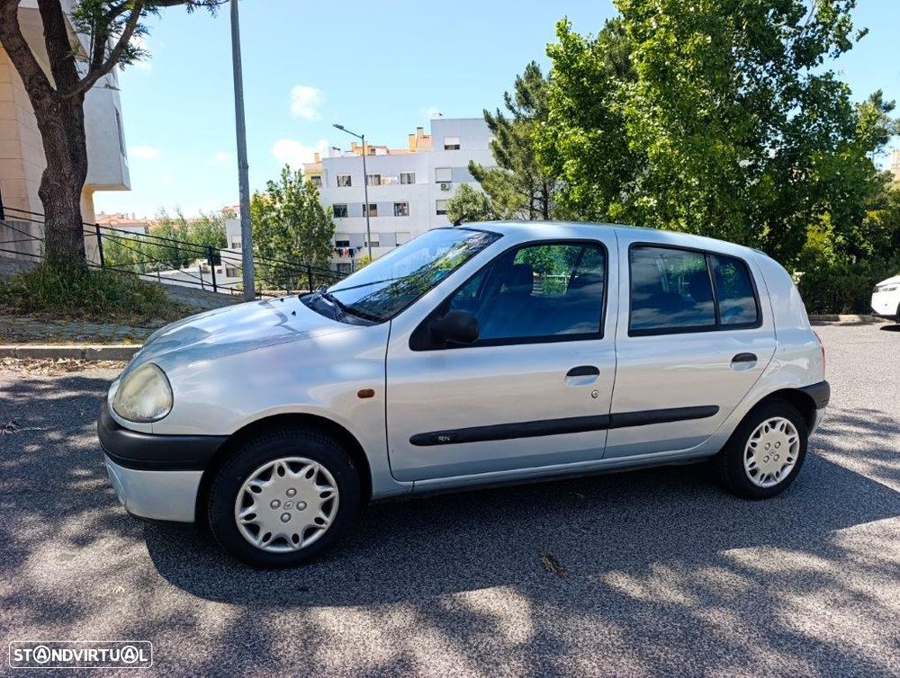 Renault Clio 1.2 RN - 1