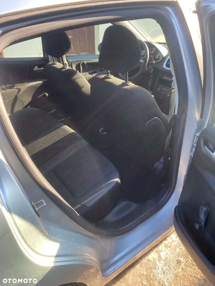 Peugeot 207 90 HDi FAP (Blue Lion) 99G - 10