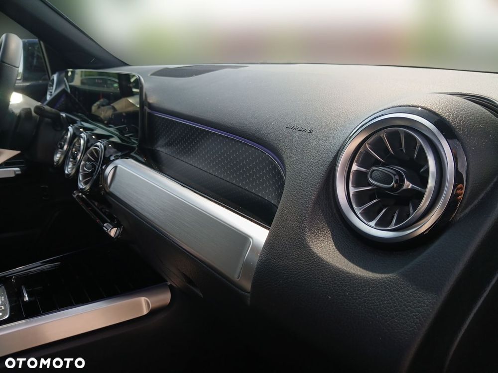 Mercedes-Benz GLB 200 Progressive 7G-DCT - 17