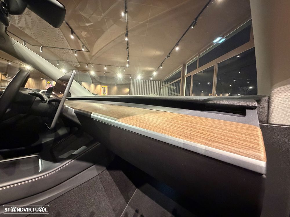 Tesla Model Y Long-Range RWD - 25