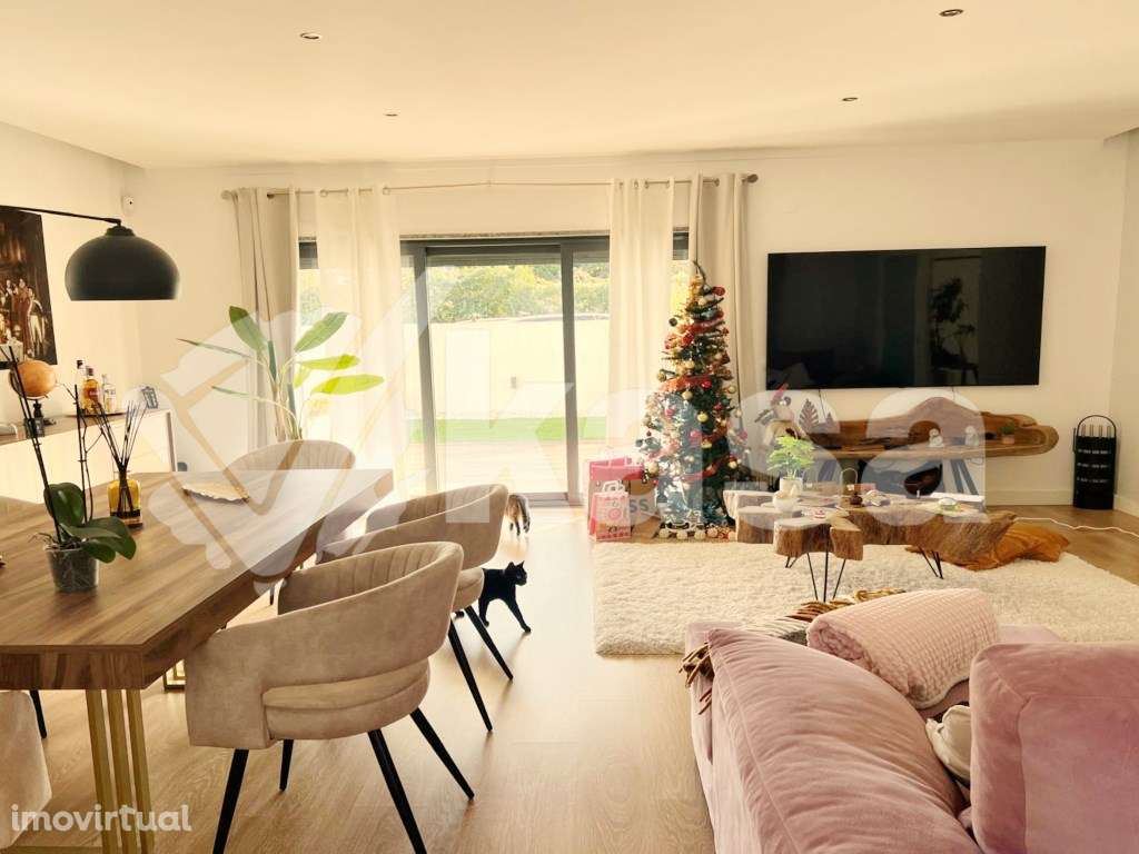 Moradia Isolada T4 com Jardim e Garagem em Santo António da Charnec... - Grande imagem: 5/25