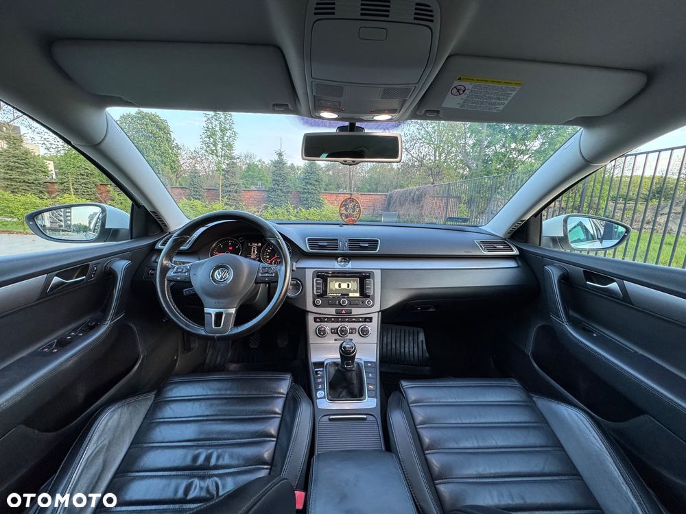Volkswagen Passat 2.0 TDI Highline R-Style - 9