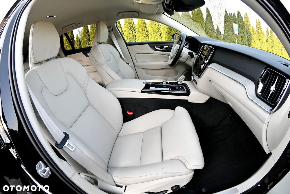 Volvo V60 T6 AWD Recharge Geartronic Inscription - 23