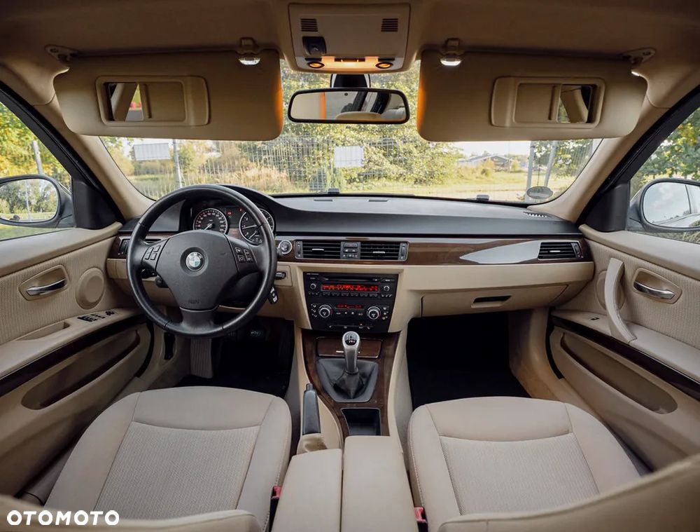 BMW Seria 3 318i - 5