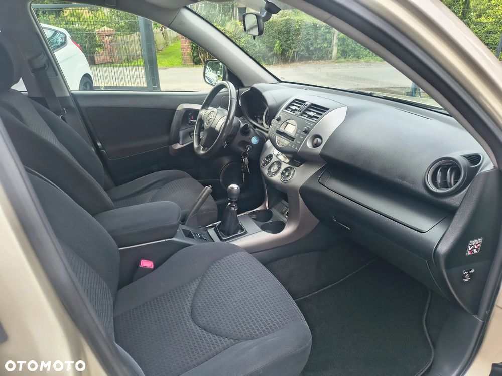 Toyota RAV4 2.2 D-4D Sol - 21
