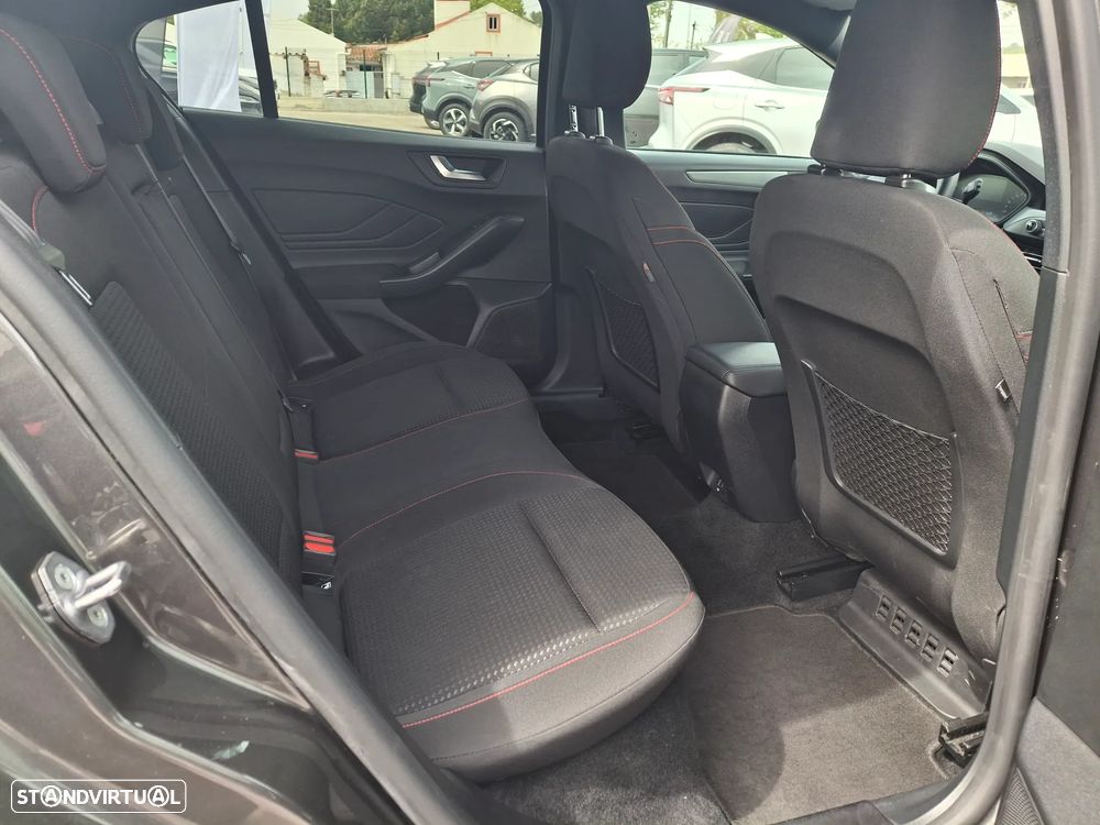 Ford Focus 1.0 EcoBoost MHEV ST-Line - 24