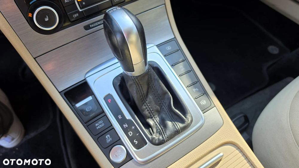 Volkswagen Passat 2.0 TDI Highline DSG - 23