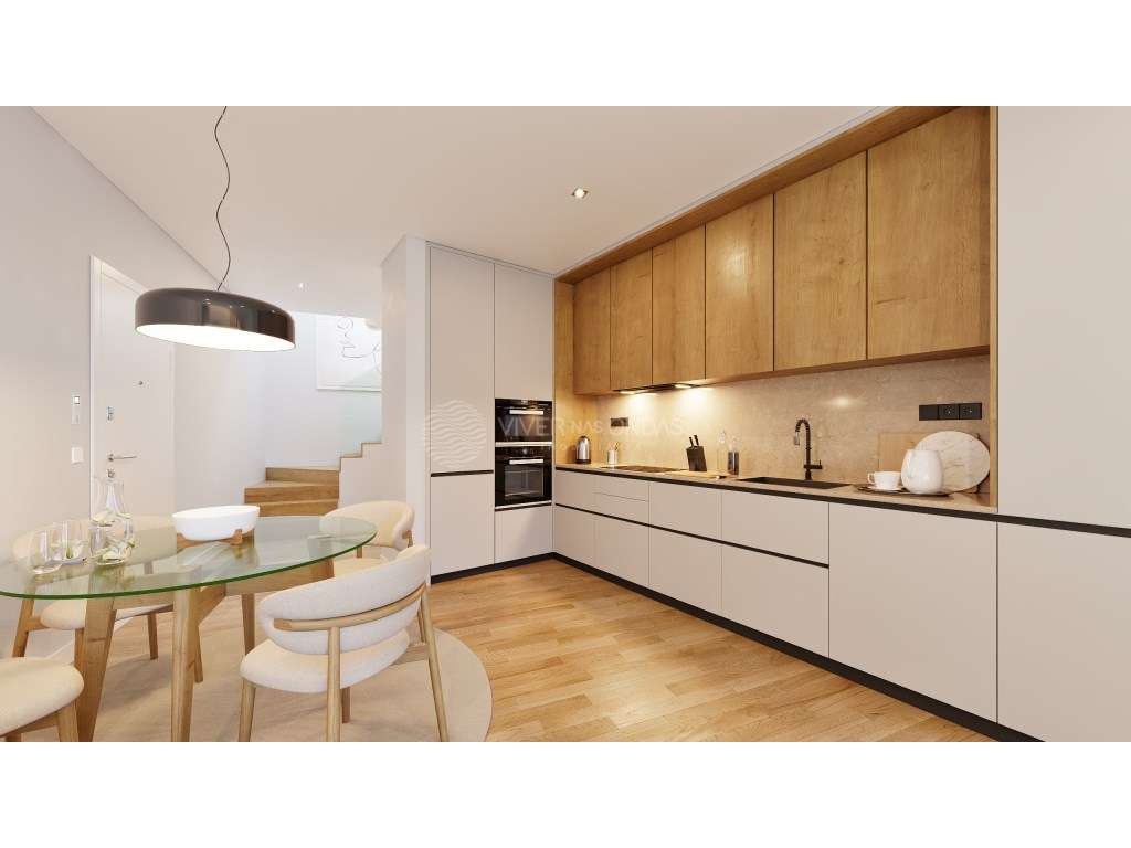 T2 Duplex c/ duas varandas no coração da Costa da Caparica. - Grande imagem: 2/47