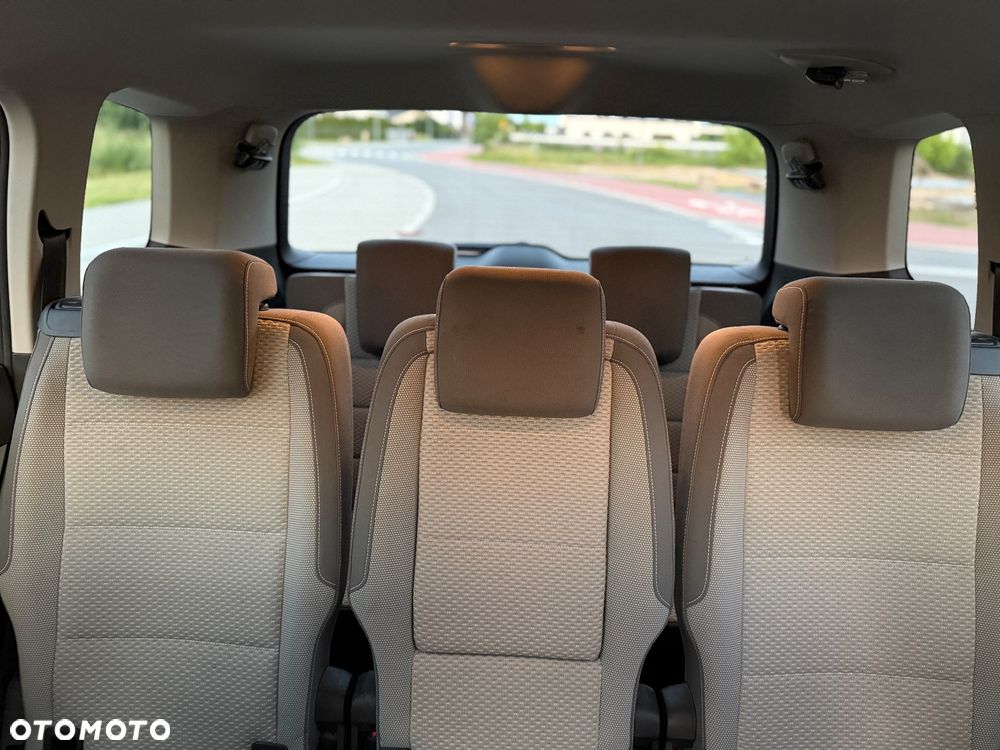 Volkswagen Touran - 16