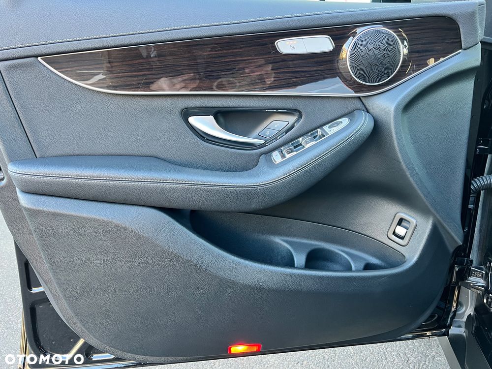 Mercedes-Benz GLC 200 4Matic 9G-TRONIC AMG Line - 11