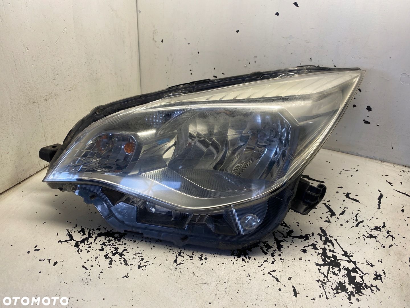 TOYOTA VERSO S LAMPA LEWY PRZÓD - 1