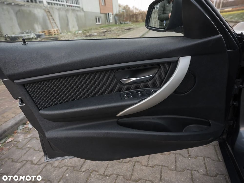 BMW Seria 3 318d Blue Performance - 29