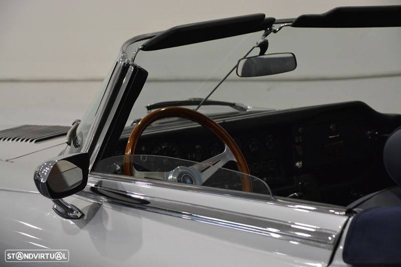 Jaguar E-Type - 34