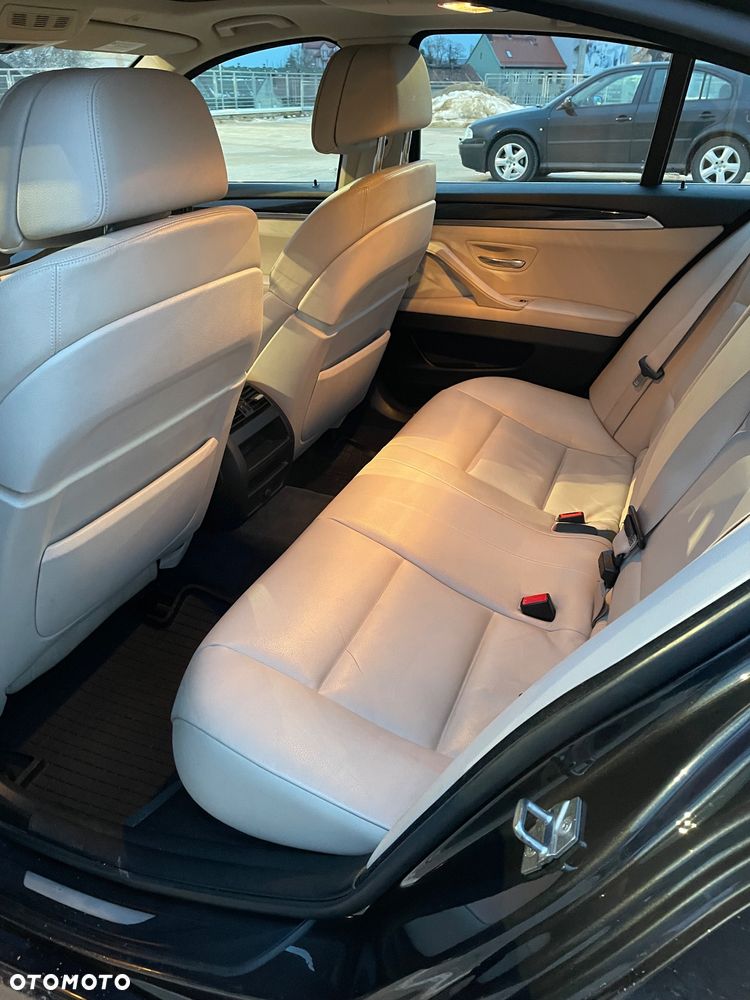 BMW Seria 5 528i - 13