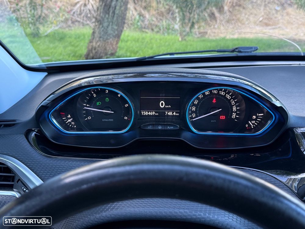 Peugeot 2008 1.6 e-HDi Allure - 29